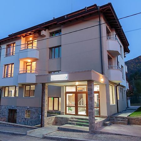 Family Hotel Relaxa Sapareva Banya Bagian luar foto